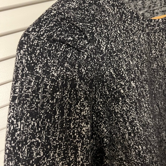 Lululemon Size 6 Winter Long Sleeve Running Top - Picture 3 of 10